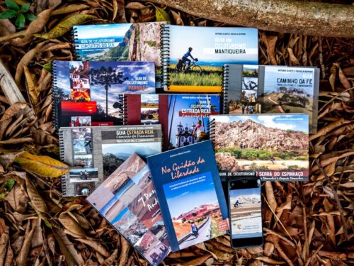 coleção de livros e guias de cicloturismo