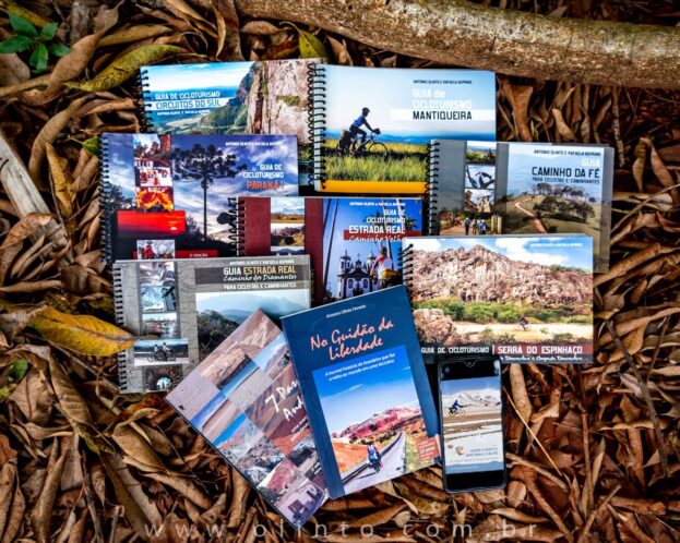 coleção de livros e guias de cicloturismo