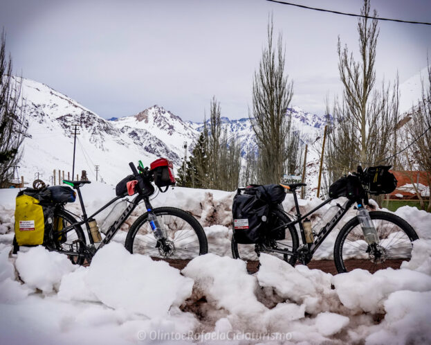 aventura-bicicleta-patagonia-andina-cicloturismo-mendoza-tupungato-16 Aventura de bicicleta na Patagonia Andina - Puente del Inca