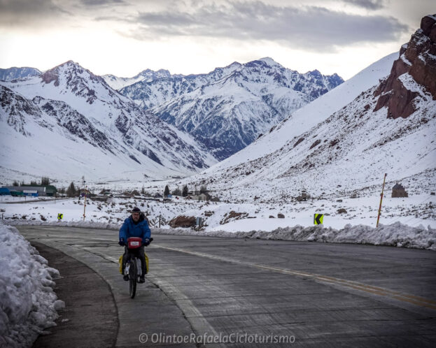 aventura-bicicleta-patagonia-andina-cicloturismo-mendoza-tupungato-20 Aventura de bicicleta na Patagonia Andina - Passo Los Libertadores